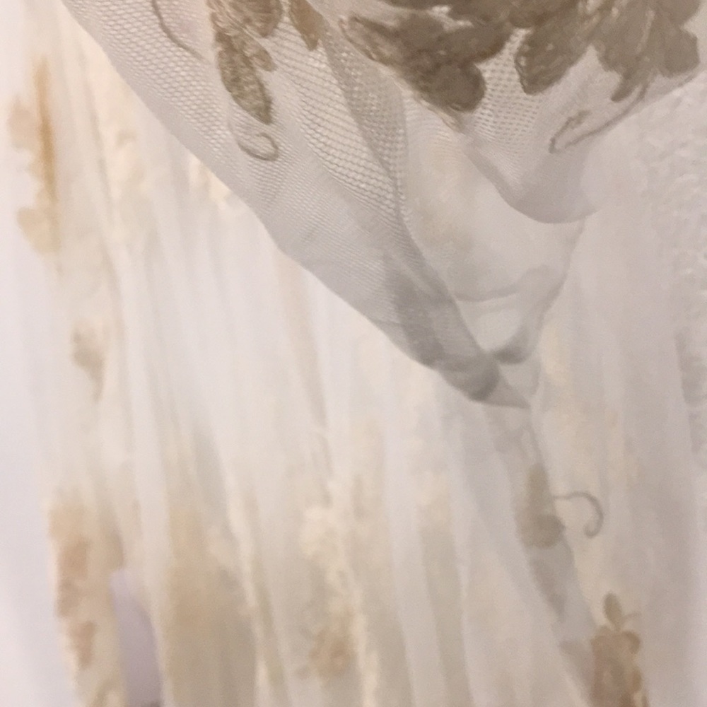 Karen Kane Blouse. - Picture 7 of 12